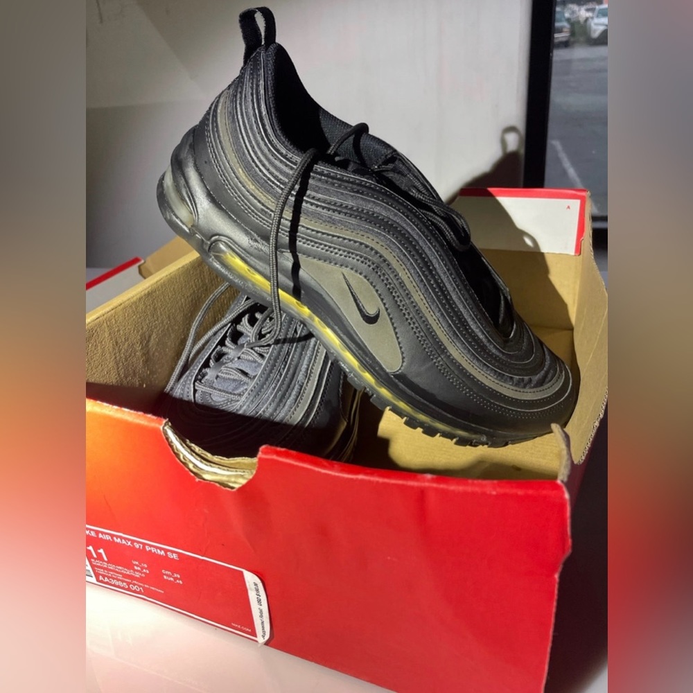 Black Nike